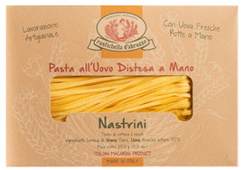 Nastrini all'uovo distesa a mano